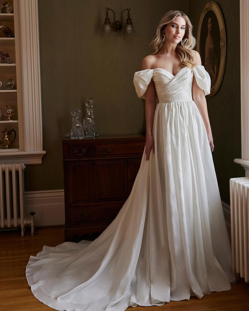 La23245 vintage puff sleeve wedding dress with slit and pockets3